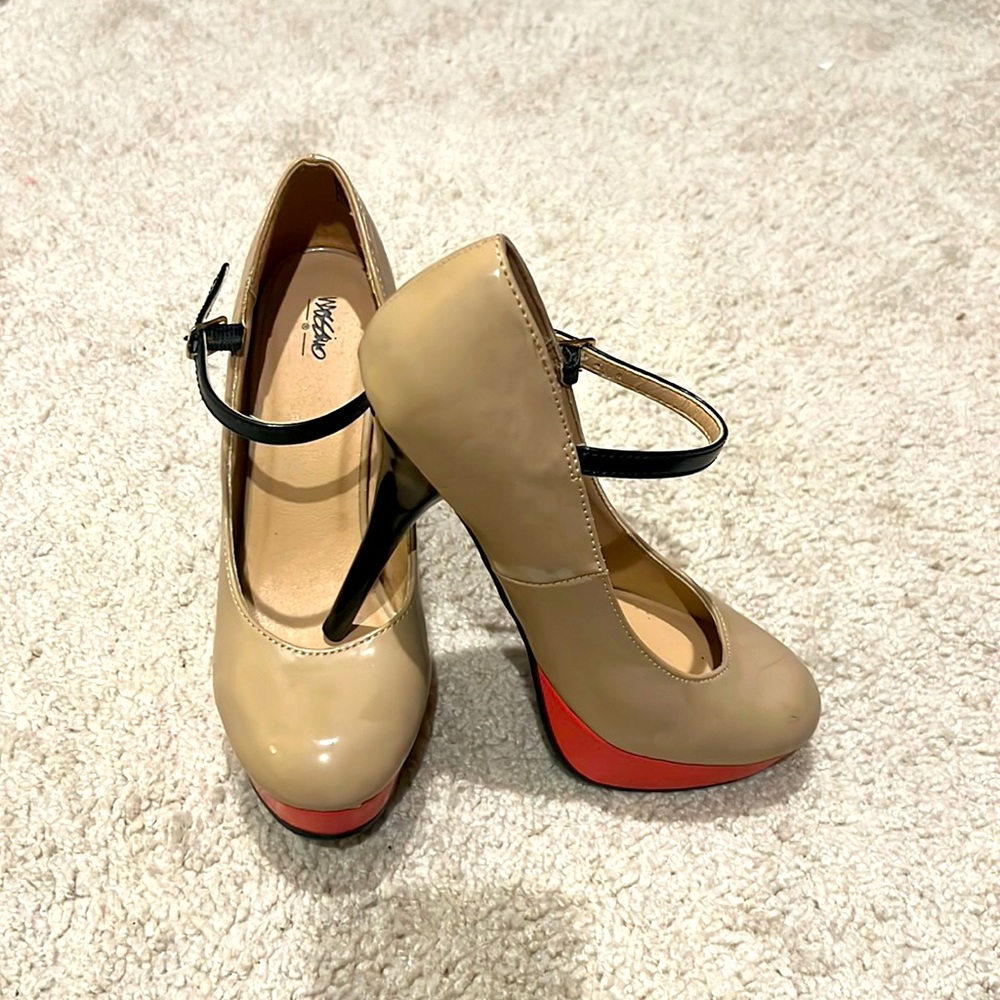 BRAND NEW - Beige Heels